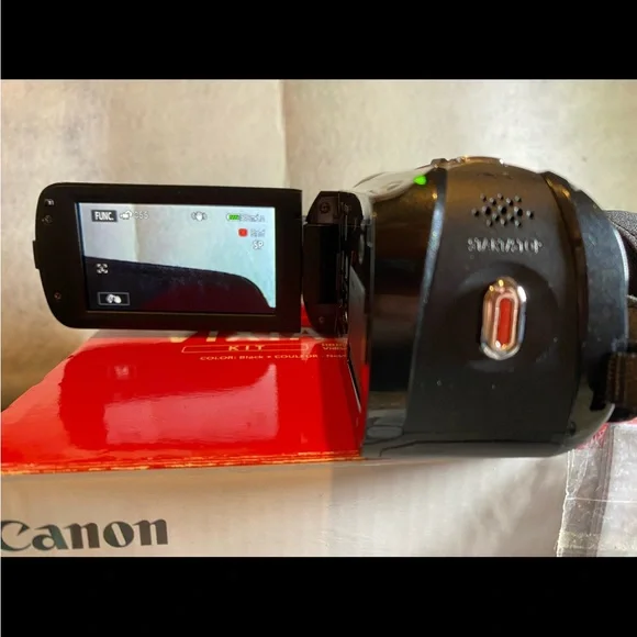 Canon VIXIA HF R20 FULL HD Camcorder with 8GB internal flash